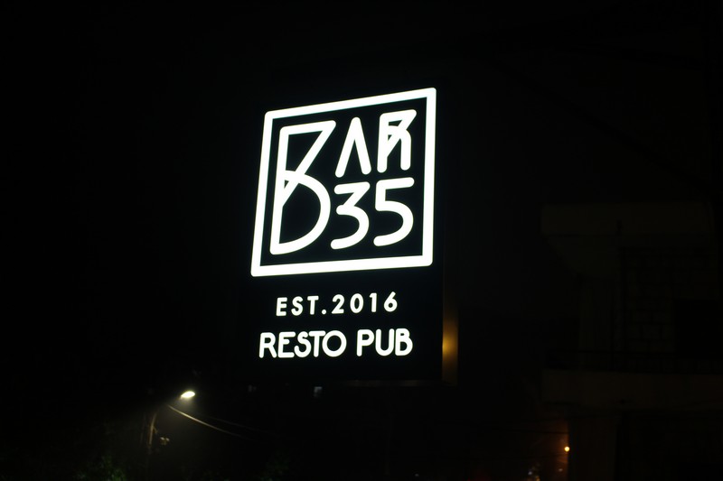 Bar 35 Broumana on Saturday Night